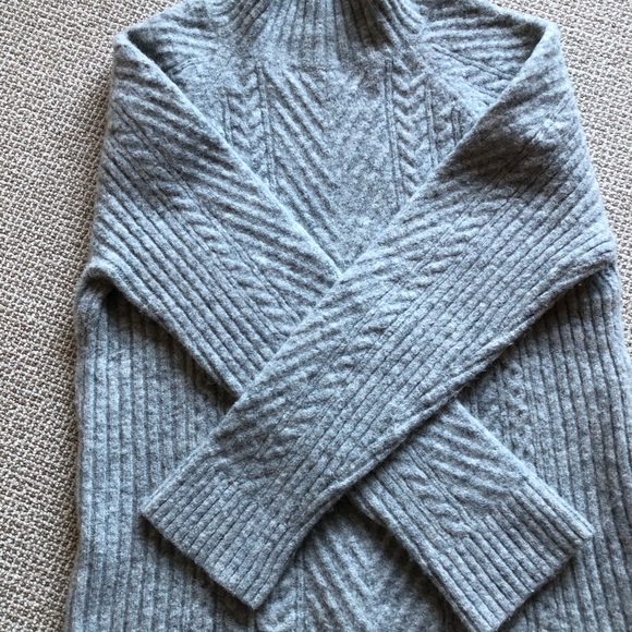 CLUB MONACO Grey cable knit sweater - Picture 2 of 8